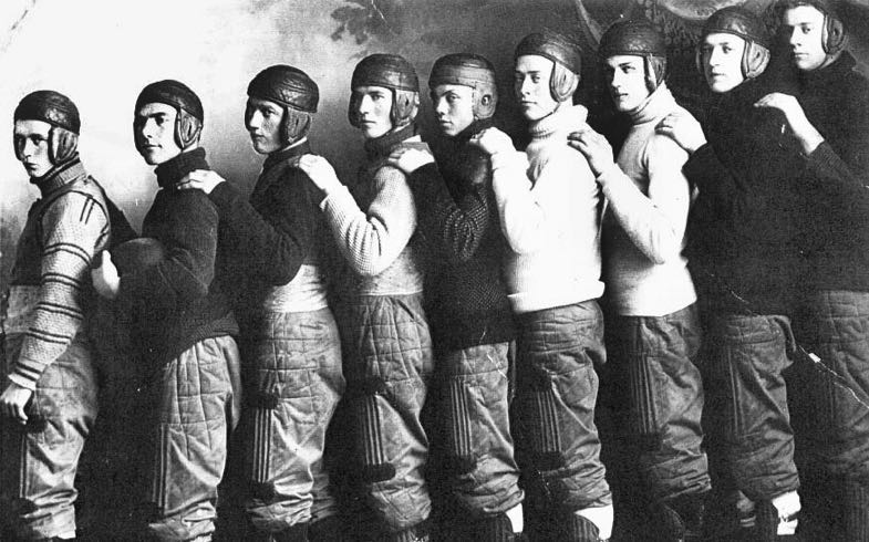 A football team at the beginning of the 20th century